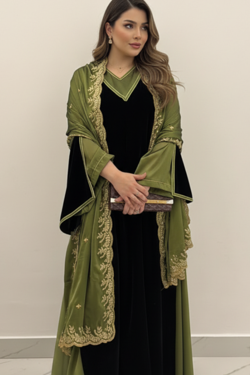 B19 – طقم مخمل زيتي من ثلاث قطع