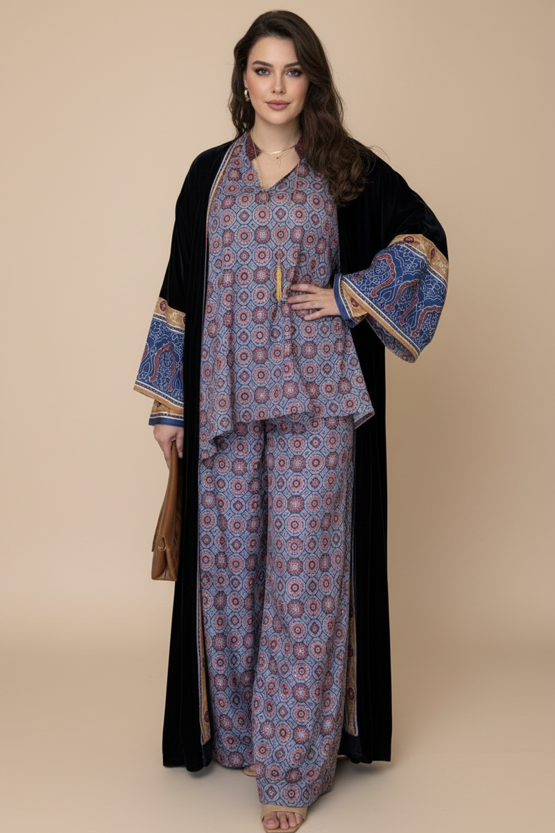 A43 - طقم بشت  من أربع قطع باللون الأسود مع أزرق هادئ ولمسات ترابية دافئة