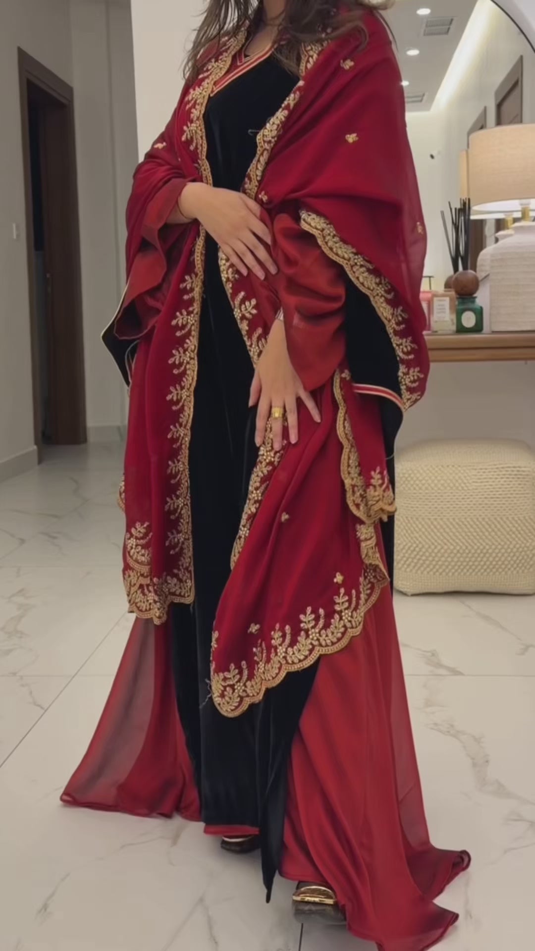 B21 – طقم مخمل عنّابي غامق من ثلاث قطع