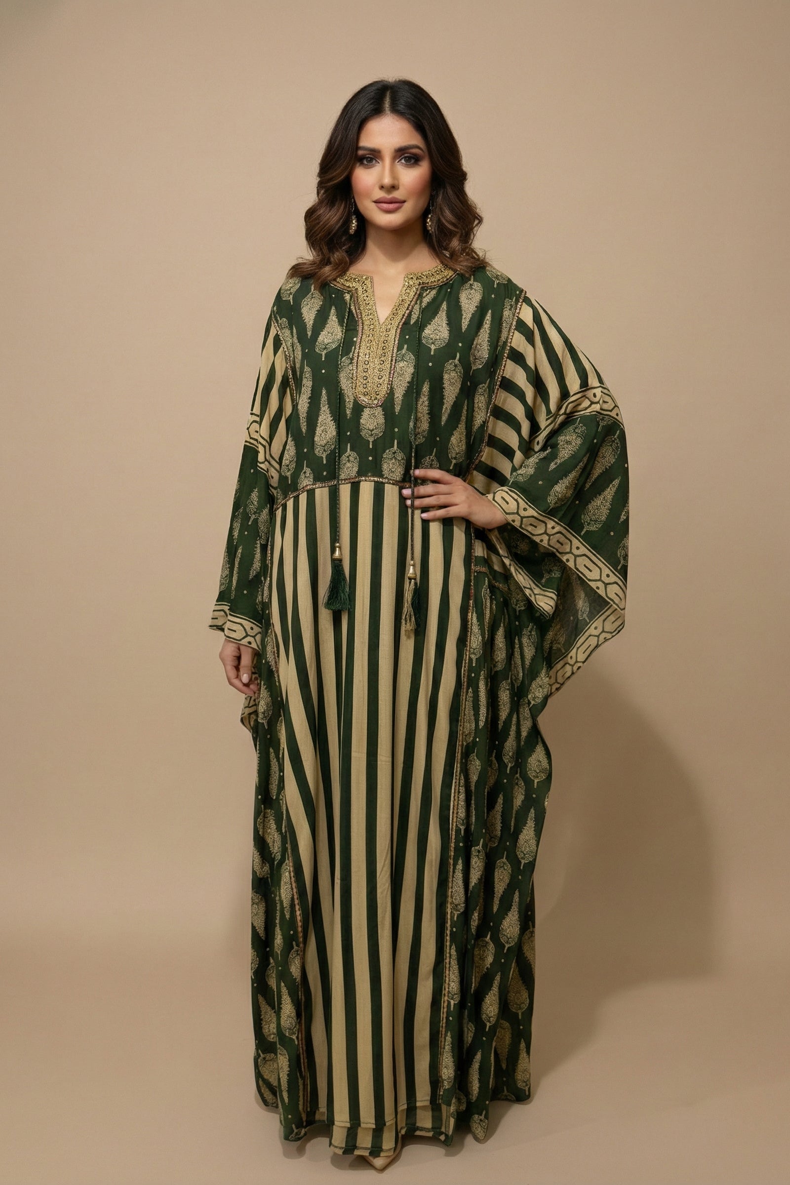 A73 – دراعة مخططة بنقوش ملكية – قطعة واحدة (4 ألوان)